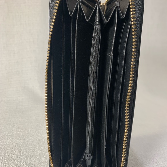 Authentic Tory Burch black pebble leather wallet with gold hardware - Picture 5 of 10